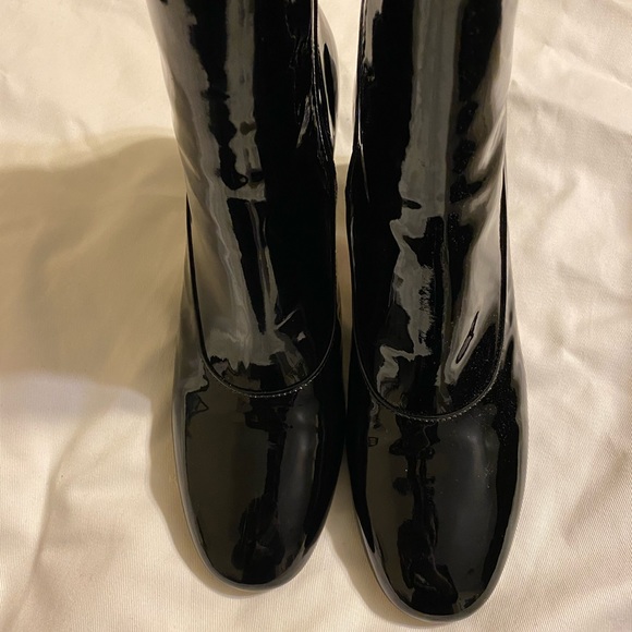 ❌SOLD❌NIB Authentic Gucci patent boots - Picture 2 of 6